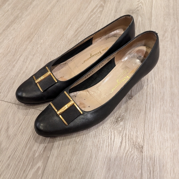 Ferragamo classic vintage heels - Picture 1 of 4